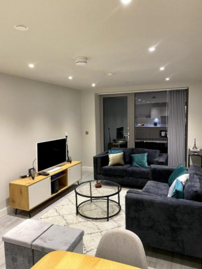 One bed modern flat with terrace